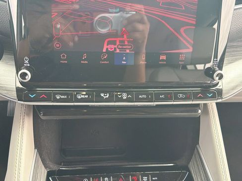 Used 2024 Jeep Wagoneer Series II w/ Premium Group I RWD image 17