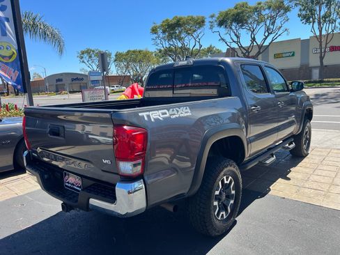 Used 2017 Toyota Tacoma TRD Off-Road w/ Tow Package (A/T) AWD/4WD image 9