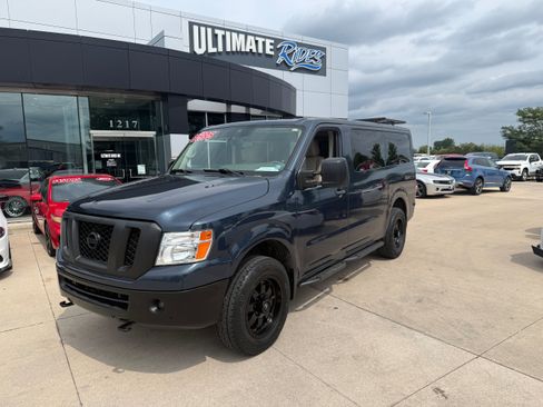 Used 2019 Nissan NV 3500 SL RWD image 4