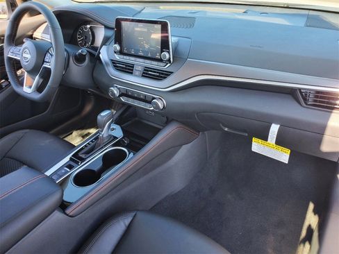 New 2025 Nissan Altima 2.5 SR image 30