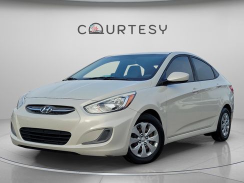 Used 2017 Hyundai Accent SE image 1