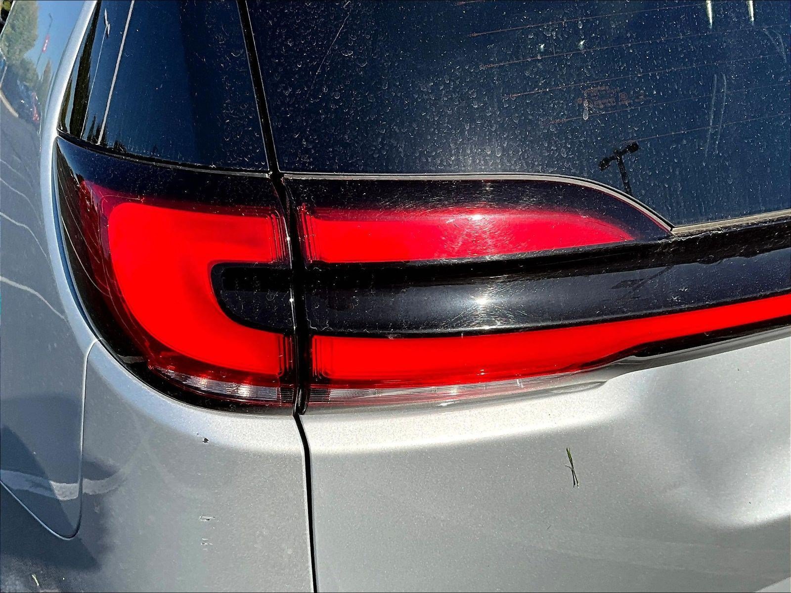 Used 2024 Chrysler Pacifica Touring-L FWD image 22