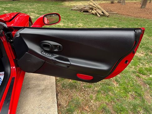 Used 2004 Chevrolet Corvette Coupe w/ Roof Package image 55