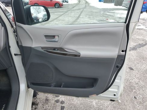 Used 2015 Toyota Sienna XLE Premium image 32