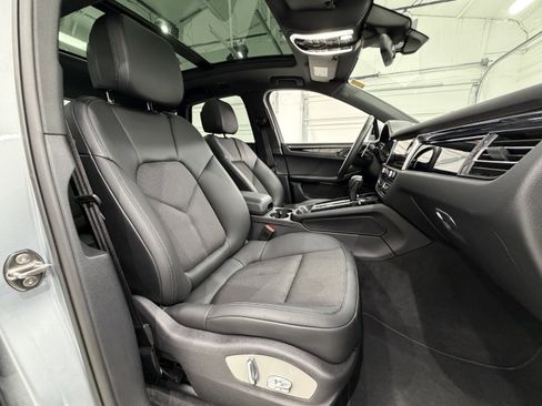 Certified 2025 Porsche Macan image 21