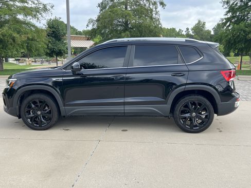 Certified 2022 Volkswagen Taos SE w/ Panoramic Sunroof Package FWD image 6