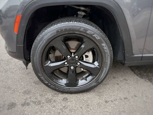 Used 2023 Jeep Grand Cherokee L Laredo AWD/4WD image 19