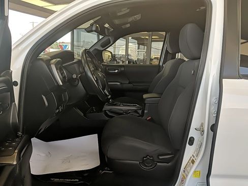 Used 2019 Toyota Tacoma TRD Sport image 14