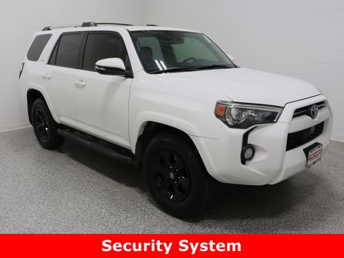 Used 2020 Toyota 4Runner SR5 Premium image 4