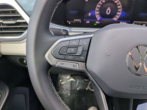 New 2026 Volkswagen Taos SE FWD image 27