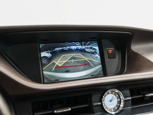 Used 2018 Lexus ES 350 w/ Navigation System Package FWD image 26
