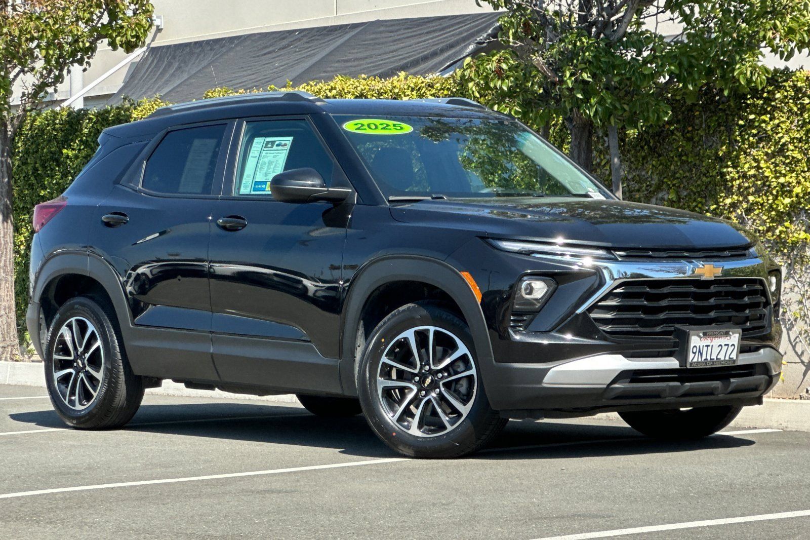 Used 2025 Chevrolet TrailBlazer LT AWD/4WD image 2