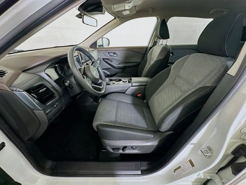 Used 2021 Nissan Rogue SV image 13