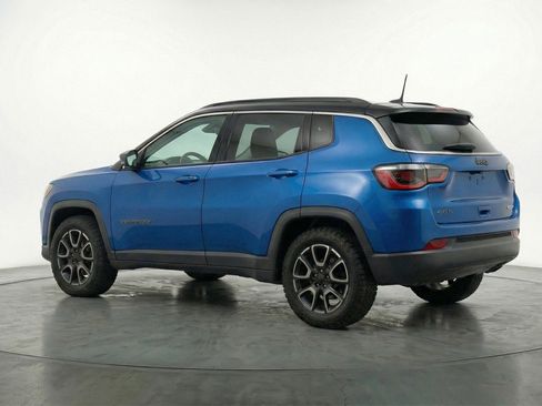 Used 2025 Jeep Compass Trailhawk image 6