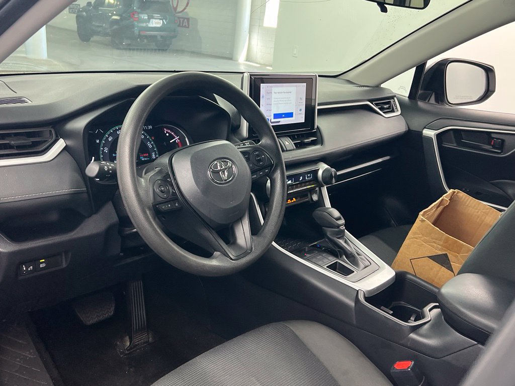 Used 2025 Toyota RAV4 LE AWD/4WD image 9