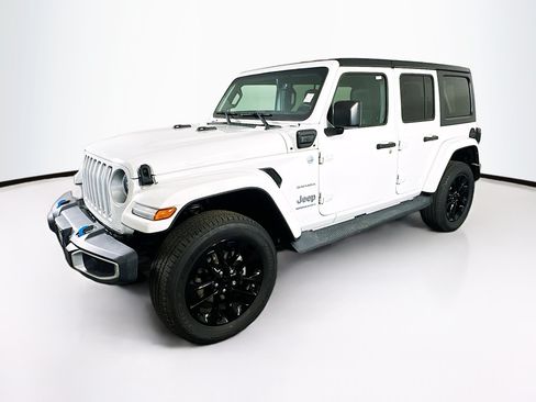Used 2023 Jeep Wrangler Unlimited Sahara w/ Cold Weather Group AWD/4WD image 3