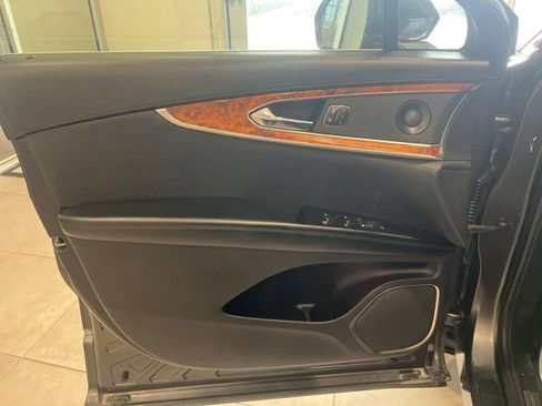 Used 2019 Lincoln Nautilus Reserve image 13