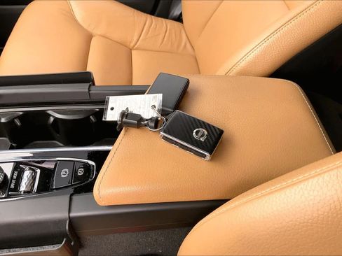 Used 2020 Volvo XC60 T5 Momentum image 15