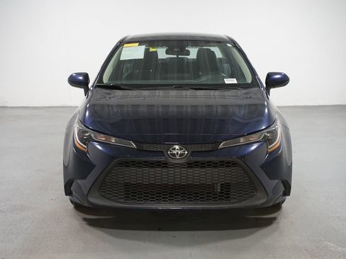 Used 2022 Toyota Corolla LE image 2