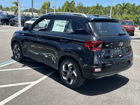 New 2025 Hyundai Venue SEL image 8