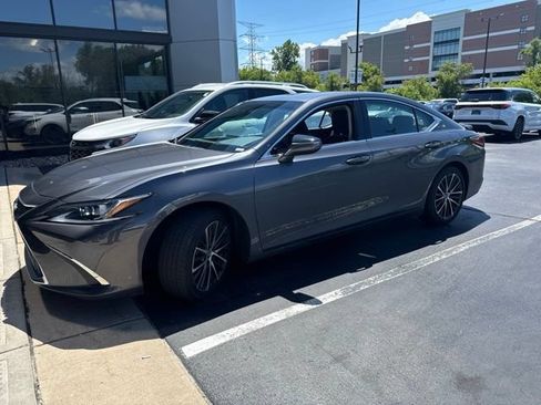 Used 2024 Lexus ES 350 w/ Premium Package FWD image 2