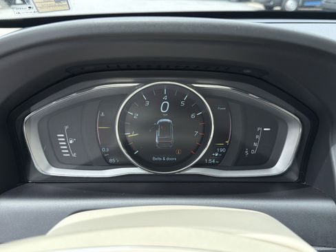 Used 2015 Volvo XC60 T5 Premier w/ Proximity Package FWD image 31