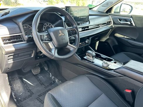 Used 2025 Mitsubishi Outlander ES AWD/4WD image 8