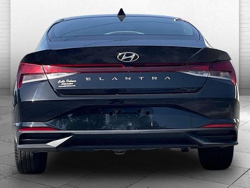 Used 2023 Hyundai Elantra SEL w/ Convenience Package FWD image 3