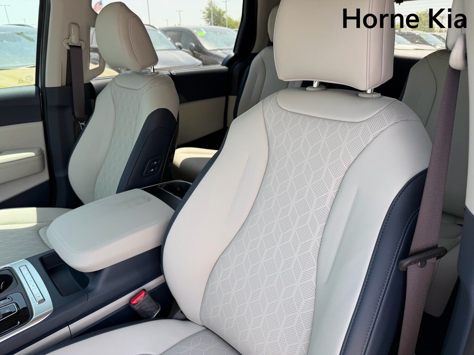 New 2026 Kia Carnival EX FWD image 10