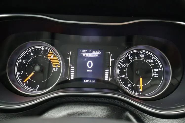 Used 2020 Jeep Cherokee Latitude Plus AWD/4WD image 27