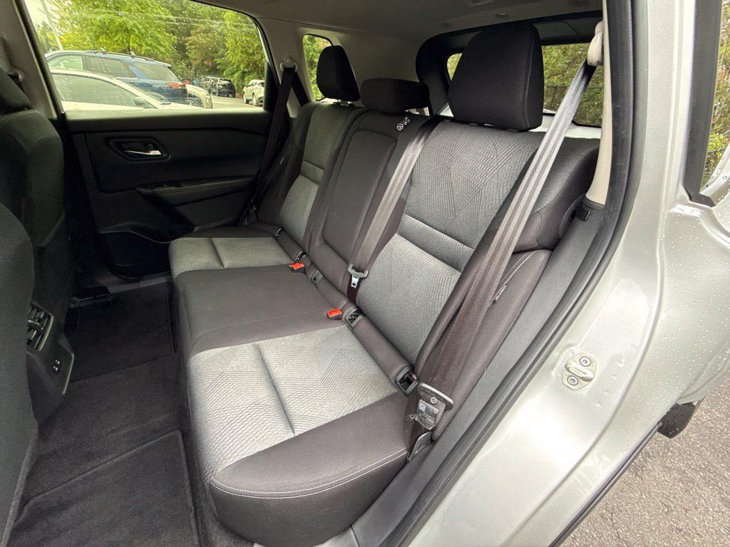 Used 2025 Nissan Rogue SV FWD image 32