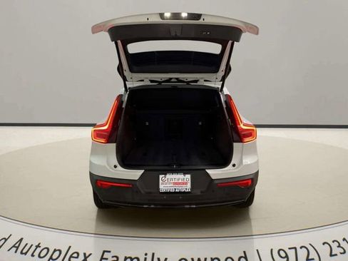 Used 2025 Volvo XC40 B5 Plus AWD/4WD image 8