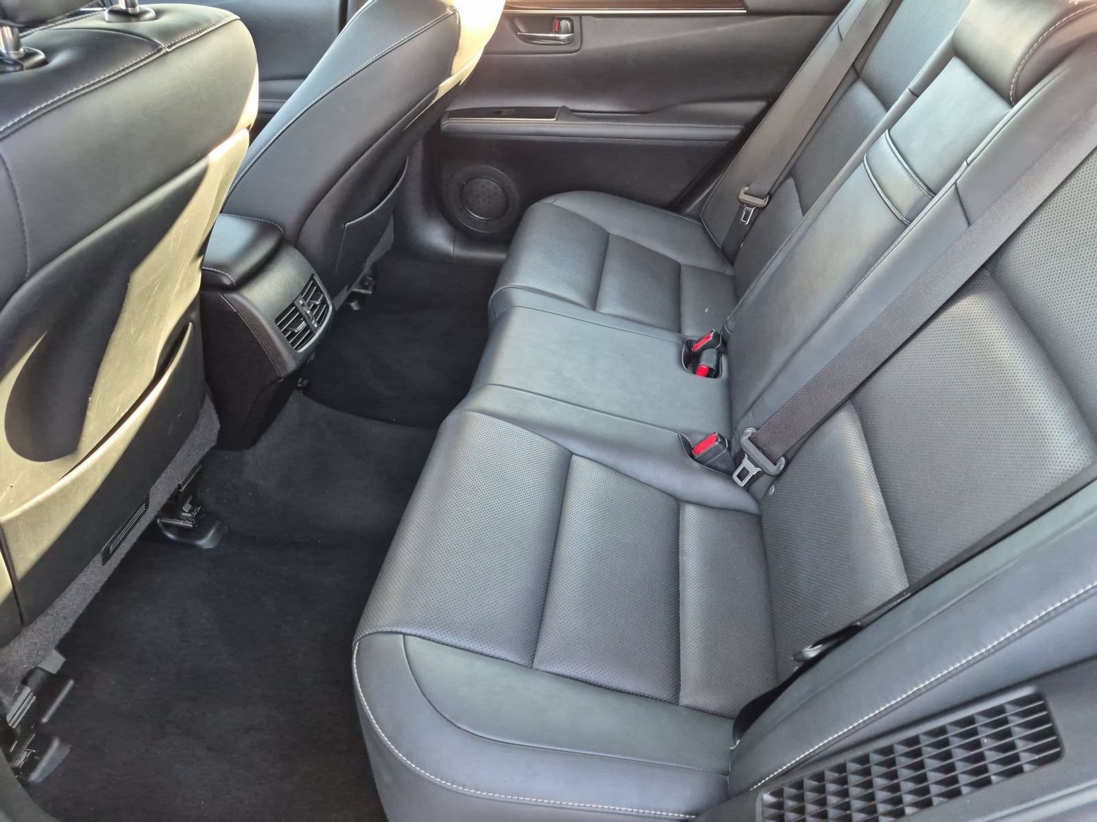 Used 2016 Lexus ES 300h w/ Navigation System Package FWD image 31