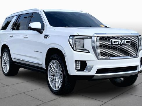 Used 2021 GMC Yukon Denali w/ Denali Premium Package image 3