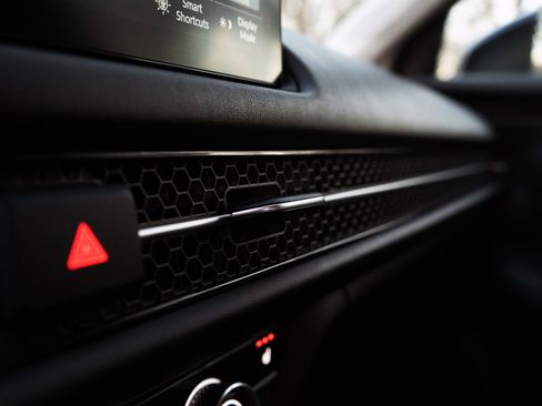 Certified 2025 Honda HR-V EX-L image 33