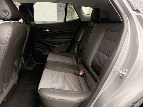 Used 2025 Chevrolet Trax LT w/ LT Convenience Package image 14