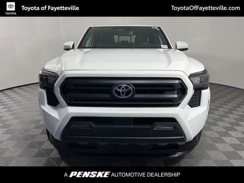 Used 2025 Toyota Tacoma SR5 AWD/4WD image 15