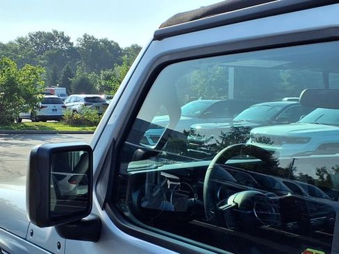 Certified 2023 Jeep Gladiator Sport image 24