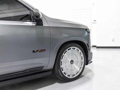 Used 2026 Cadillac Escalade V w/ LPO, Onyx Lite Package AWD/4WD image 30