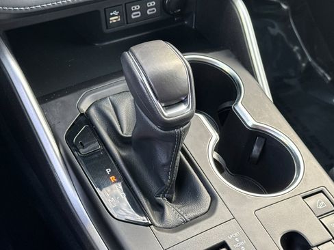 Used 2023 Toyota Highlander XLE image 18