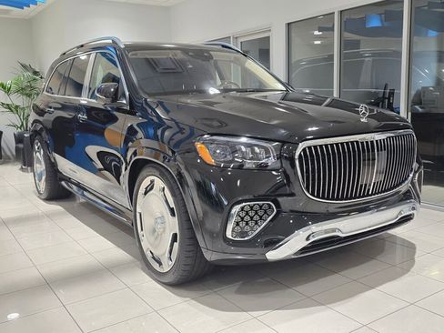 Used 2025 Mercedes-Benz Maybach GLS 600 4MATIC image 7