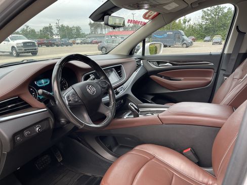 Used 2019 Buick Enclave Avenir w/ Avenir Technology Package AWD/4WD image 13