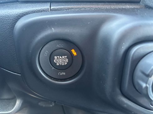 Used 2022 Jeep Wrangler Unlimited Sport image 19