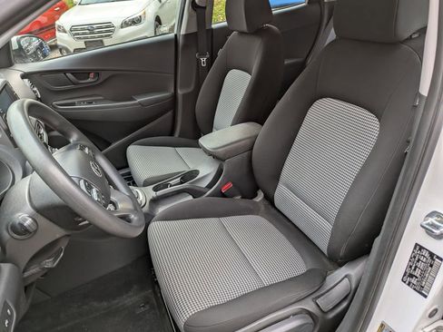 Used 2021 Hyundai Kona SE w/ Cargo Package image 9