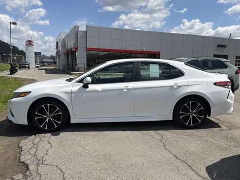 Used 2018 Toyota Camry SE image 5