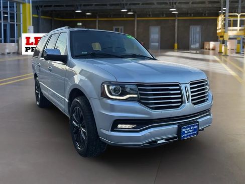 Used 2016 Lincoln Navigator Select image 3