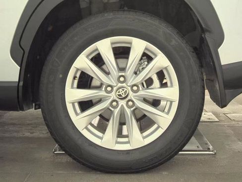 Used 2023 Toyota Corolla Cross LE image 28