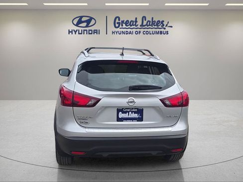 Used 2017 Nissan Rogue Sport SV AWD/4WD image 4