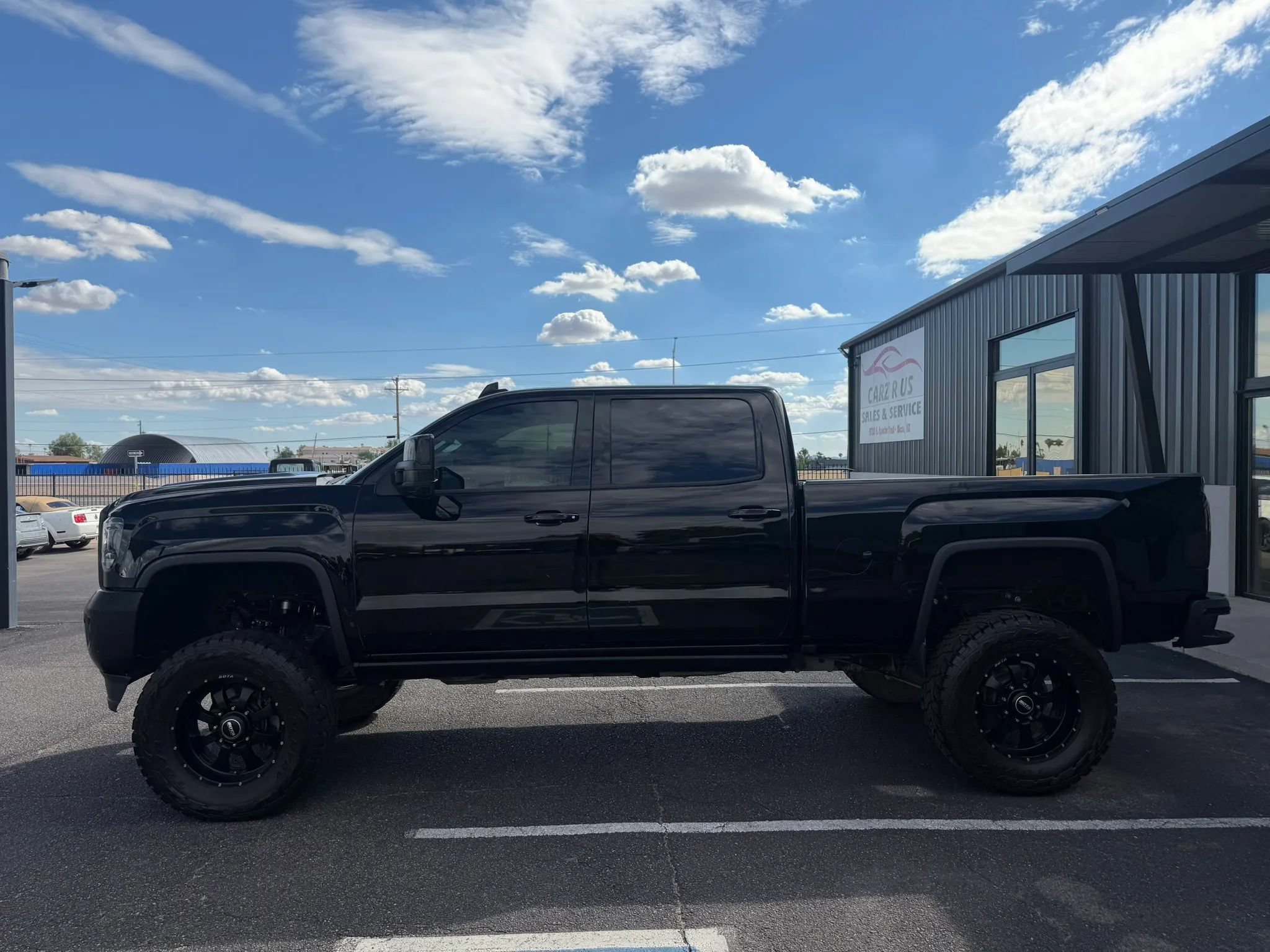 Used 2017 GMC Sierra 2500 Denali w/ Duramax Plus Package AWD/4WD image 4