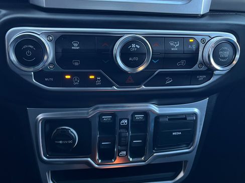 Used 2019 Jeep Wrangler Unlimited Sport S image 35